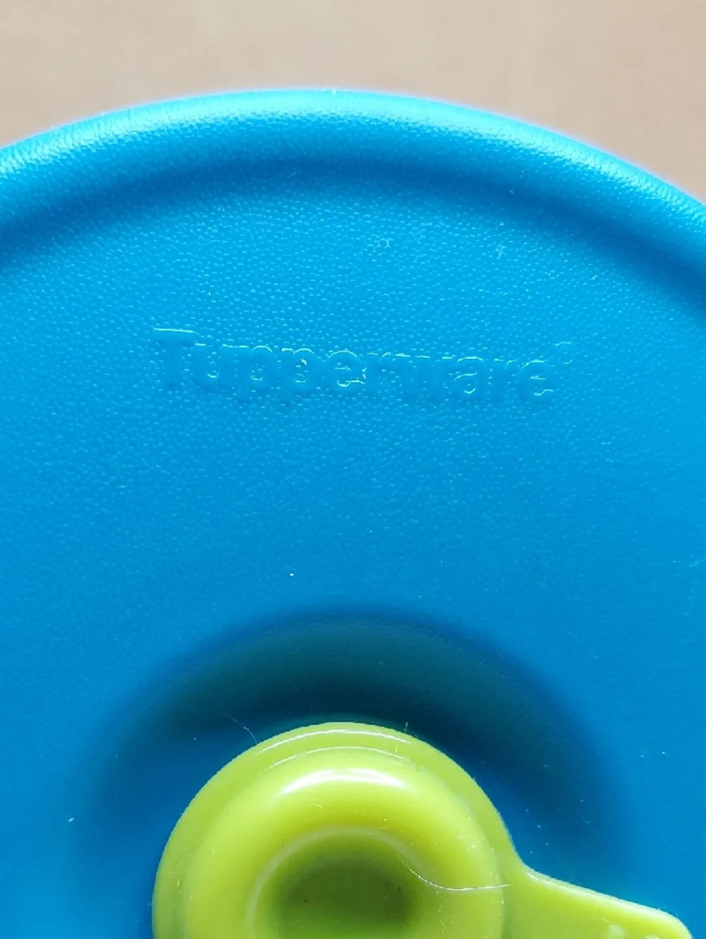 Tupperware Teal Vent N Serve Soup Mug with Lid Size 2 cups/500ml   5201A-2